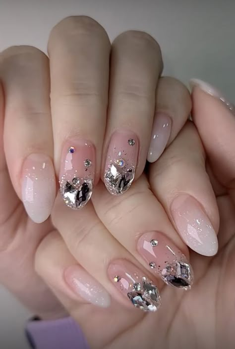 Nail Swarovski Designs, Nails Jewels Design, Korean Gem Nails, Swarovski Nails Designs, Asian Nails, Punk Nails, Nail Jewels, Glamour Nails, Swarovski Nails