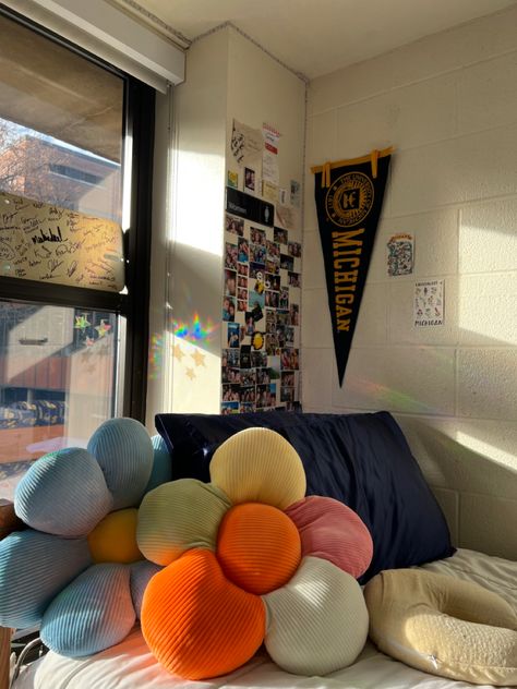 Umd Dorm, Txst Dorm, Umich Dorm, Umich Aesthetic, Dream Dorm Room, Dorm Stuff, Dorm Style, Dream Dorm, Dorm Inspiration