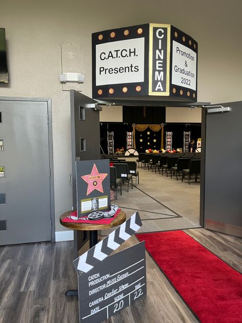 Film Festival Decorations Ideas, Film Decorations Ideas, Red Carpet Dance Decoration, At The Movies Church Decor, School Movie Night Ideas, Decoration Theme Cinema, Movie Theater Decorations, Movie Theater Themed Party, Cinema Party Ideas