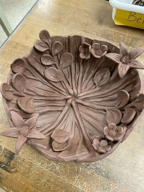 Clay Bird Bath, Obvara Firing, Clay Texture Ideas, Ceramic Garden Art, Ap Ceramics, Ceramic Bird Bath, Pottery Birds, Pottery Flowers, Clay Bird