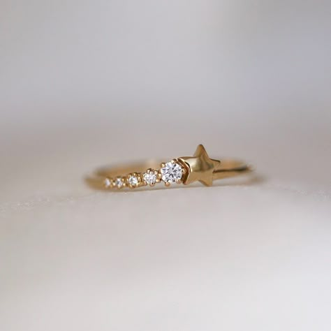 Simulated Diamond Rings, Gold Rings Fashion, Gold Statement Ring, Gold Ring Designs, Moissanite Diamond Rings, Etsy Gold Ring, Shooting Star, Star Ring, Gold Jewelry Fashion