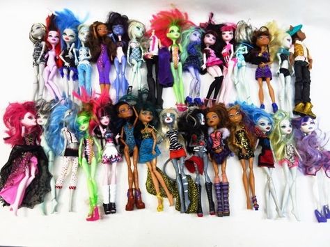 6 lbs. Bulk Lot Of Assorted Mattel Monster High Dolls - LOT https://t.co/UuRJNpQ23P https://t.co/fVICWeIM27 Dolls 2000s, Sci Fi Horror Movies, Doll Museum, Hand Photo, Doll Display, Dream Doll, Doll Stands, Monster High Doll, Monster High Dolls