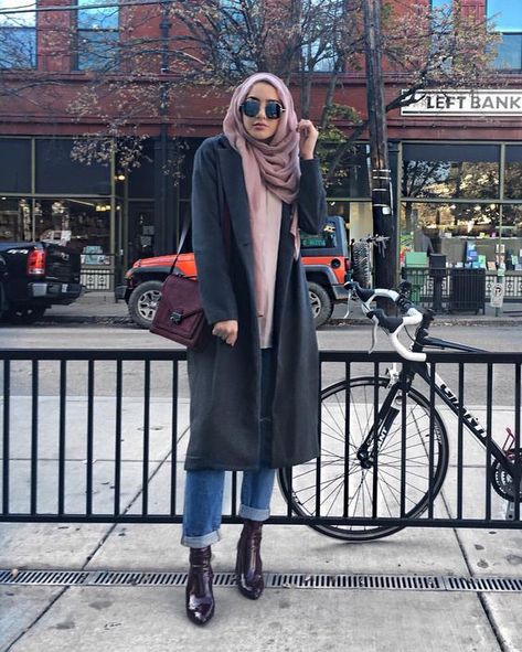 Outfit Ideas To Wear Winter Hijab Style From Pinterest to Copy Trendy Cold Weather Outfits, Fashion Outfits Winter, Winter Hijab, Outfits Hijab, Modern Hijab, Street Hijab Fashion, Hijab Trends, Hijab Outfits, Casual Hijab Outfit