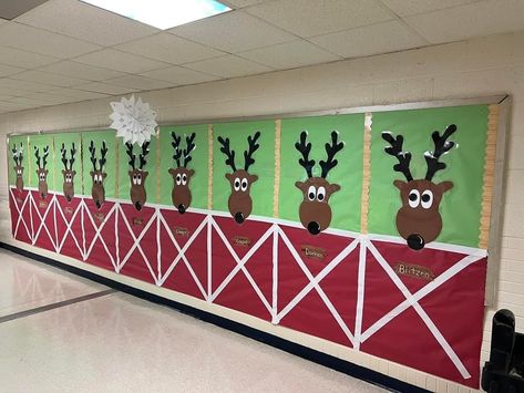 Christmas Backdrop Ideas For School, North Pole Christmas Decor Office, Christmas Decorations School Hallways Decorating Ideas, North Pole Diy Decorations, Christmas Wall Ideas For School, Hallway Decorating Christmas School, Christmas Class Decor, Christmas Decor Ideas School Hallway, School Office Christmas Decorating Ideas