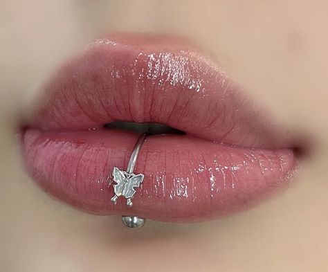 Labret piercing