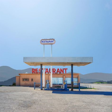 Ed Freeman, Miss Moss, William Eggleston, Robert Doisneau, American Dream, Retro Aesthetic, Gas Station, Abandoned Places, A Sign