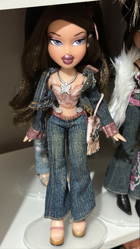 Bratz Jeans Outfit, Bratz Yasmin, Bratz Doll Outfits, Brat Doll, Outfits 2000s, Bratz Girls, Bratz Inspired Outfits, Doll Aesthetic, Bratz Doll