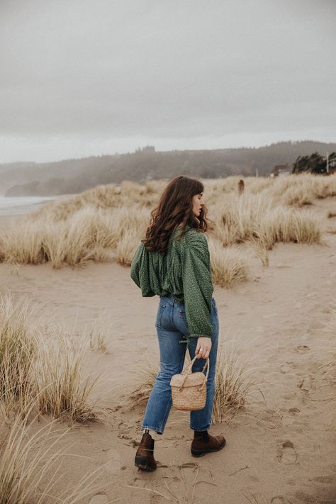 #style fashion #ootd #doen #blundstone #boots #oregoncoast #levis #winterstyle #casualstyle #everydayoutfits #outfits Blundstones With Jeans, Blundstone Women Outfit Jeans, Blundstones Outfit, Blundstone Outfit Women, How To Style Blundstone Boots, Blundstone Boots Outfit, Styling Blundstone Boots, Blundstone Boots Women, Blundstone Women Outfit