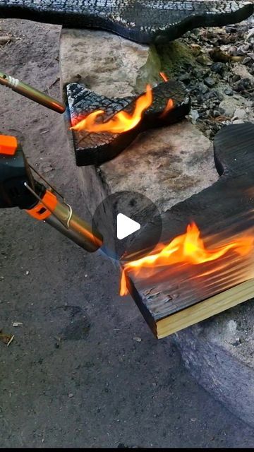 WoodSeason on Instagram: "Burning Table of Wood and Epoxy  Fire Lava #epoxytable #epoxy #epoxyresin  #BurningTable" Epoxy Bar Top Ideas, Diy Resin Furniture, Wood Log Crafts, Diy Resin Table, Rustic Wood Crafts, Resin And Wood Diy, Wood Resin Table, Epoxy Wood Table, Resin Table Top