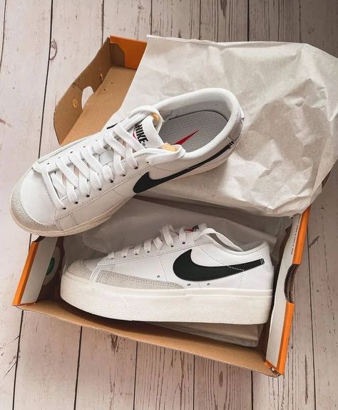 Level Shoes’s Instagram photo: “Blazzer low 🌼 Team low or high?🏵️🏵️🏵️ #levelshoes #bolivia #bolivia🇧🇴 #shoes #blazzers” Blazer Shoes, Tenis Nike, Nike Blazer, Nike Cortez Sneaker, Bolivia, Nike Air Force Sneaker, Tennis, Sneakers Nike, Ootd