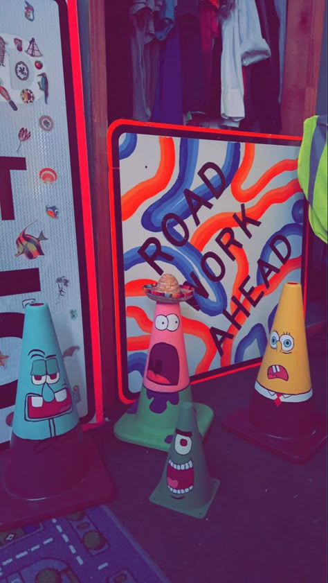 Spongebob themed painted traffic cones Street Sign Diy Ideas, Spongebob Traffic Cone, Painted Road Cones, Traffic Come Paintings, Traffic Come Paintings Ideas, Painting Cones Ideas, Paint Traffic Cone, Street Sign Painting Ideas, Traffic Cone Painting Ideas Aesthetic