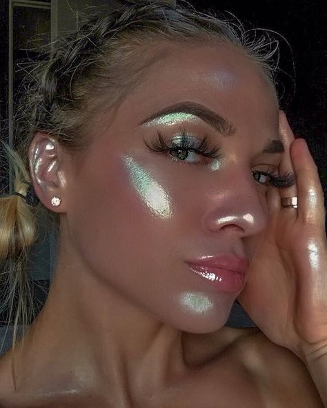 Highlighter Costume, Highlighter Makeup Looks, White Highlighter Makeup, Highlight Makeup Look, Highlighter Looks, Strobing Makeup, 2024 Makeup, 2015 Makeup, Highlight Makeup