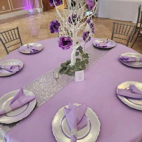 Lavender And Silver Table Decor, Quinceanera Decorations Purple And Silver, Purple And White Party Decorations Table Centerpieces, Lavender And Silver Decorations, Light Purple And White Quinceanera Theme, Pink Purple Silver Party, Lavender And Silver Birthday Party, Quince Table Decorations Lilac, Lavender And Silver Table Setting