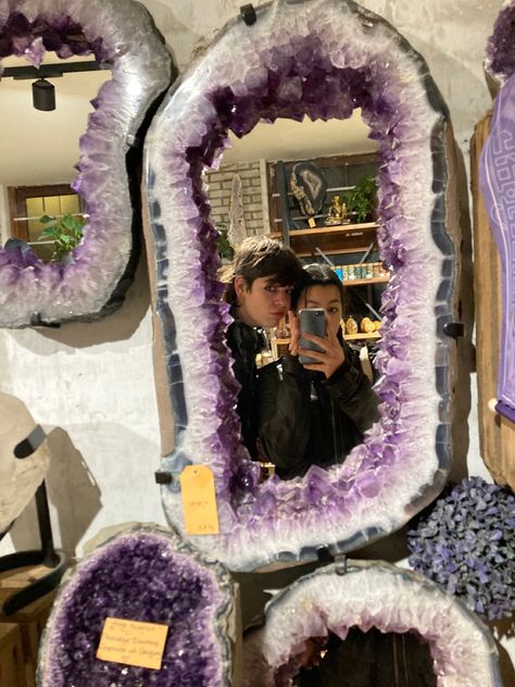 Amethyst Bathroom, Amethyst Mirror, Plant Rooms, Diy Resin Wall Art, Crystal Furniture, Crystal Room Decor, Crystal Bathroom, Crystal Mirror, Spiritual Home Decor