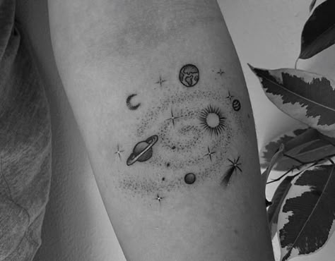 Small Galaxy Tattoo, Planet Tattoo, Cosmic Tattoo, Minimal Tattoo Designs, Minimal Tattoo Ideas, Universe Tattoo, Planet Tattoos, Galaxy Tattoo, Music Tattoo Designs