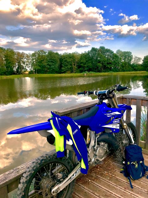 #BIKELIFE 🤙🏼🤙🏼 #MX #MotoCross #125Yz 2017 Real Life Yamaha 125 YZ Escape Burgundy ��🔥🔥 Moto Cross Yamaha, Motocross Photography, Los Angeles Wallpaper, Yamaha 125, Moto Yamaha, Motocross Love, Cool Dirt Bikes, Image Moto, Motorcross Bike