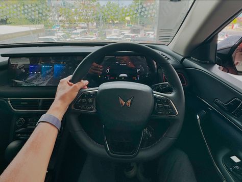 Inside, the XUV700 flaunts a modern-day-style floating panel integrated with two 10.25-inch screens. The infotainment screen still takes centre stage and is compatible with wireless Apple CarPlay and Android Auto connectivity. It also comes with the brand’s AdrenoX-connected car technology. Other notable features include a 360-degree camera, dual-zone climate control, electronic parking brake, wireless charging, panoramic sunroof, and seven airbags. In the top-spec trims, the XUV700 also boas... Mahindra Xuv 3xo, Xuv 700, Panoramic Sunroof, 360 Degree Camera, Android Phone Wallpaper, Connected Car, Car Technology, Roof Rails, Led Projector