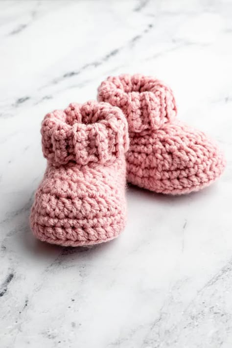 Free Pattern to make Classic Crochet Baby Booties with a Ribbed Cuff you can fold down to make baby shoes that actually stay on! Baby Socks Design, Crochet Footwear, Crochet Baby Shoes Free Pattern, Crochet Baby Booties Free Pattern, Crochet Baby Socks, Baby Socks Knit, Baby Booties Free Pattern, Crochet Baby Booties Pattern, Crochet Baby Boots