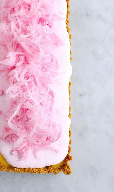 fairy-floss-marshmallow-pie-thehungrybabushka-lg Musk Sticks, Marshmallow Pie, Pastel Cupcakes, Nice Recipes, Baking Inspiration, Vanilla Musk, Fairy Floss, Candy Cake, Pie Tart