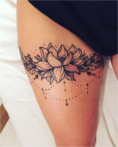 Upper Thigh Tattoos Women Unique, Fem Tattoos, Tattoo Bein Frau, Lace Thigh Tattoos, Thigh Garter Tattoo, Thigh Band Tattoo, Mandala Thigh Tattoo, Leg Band Tattoos, Sketched Flowers