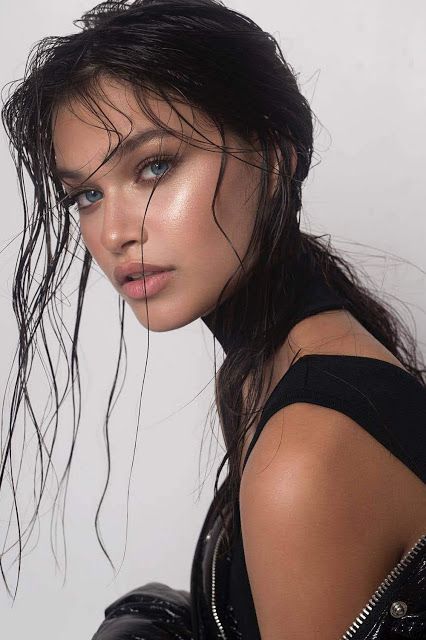 Wet Hair Look Fashion Editorial, Test Shoot Ideas Editorial, Photo Shots Ideas For Women, Beauty Shoot Poses Faces, Wet Hair Editorial, No Makeup Photoshoot, Wet Look Photoshoot, Romi Frenkel, Wet Hair Photoshoot