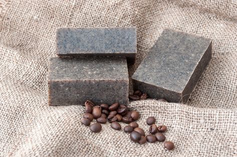 28 Genius Uses For Coffee Grounds (& The #1 Coffee Ground Hack You Should NEVER Use!) Homemade Coffee Candles, Medical Herbs, Coffee Soap, Uses For Coffee Grounds, Spilled Coffee, Coffee Grinds, Homemade Coffee, Coffee Painting, Exfoliating Soap