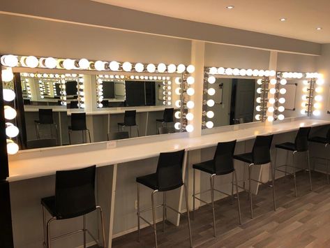 Backstage Makeup Room Aesthetic, Makeup Academy Interior Design, Makeup Academy Interior, Theater Organization, Makeup Studio Ideas Beauty Room, Makeup Studio Decor Interior Design, Makeup Studio Design, Makeup Room Design, Makeup Studio Ideas