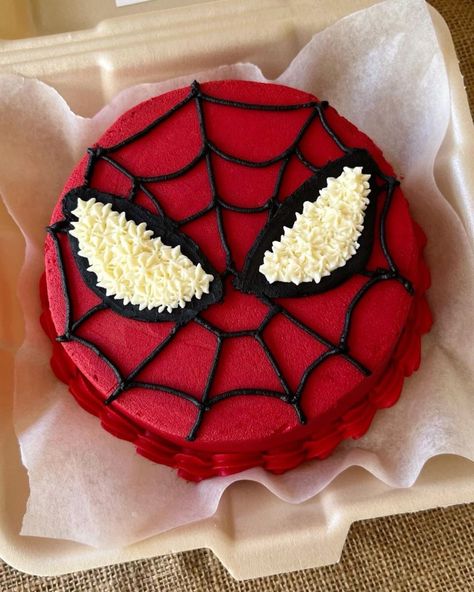 Spiderman Birthday Cake Aesthetic, Mini Spiderman Cake, Mini Cake Spiderman, Spiderman Pasta, Spiderman Cake Birthday, Birthday Cake Spiderman, Spiderman Cakes, Cake Spiderman, Lunch Box Cake