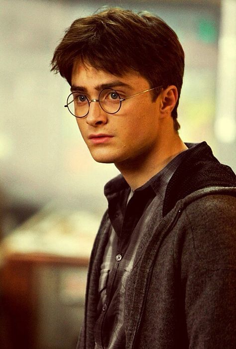 Day 5. Favorite male character? Harry James Potter. Harry is sarcastic, smart, brave, courageous, and gorgeous. Daniel Radcliffe is the perfect actor to portray Harry. Hery Potter, Citate Harry Potter, Glume Harry Potter, Daniel Radcliffe Harry Potter, Buku Harry Potter, Harry Potter Images, Images Harry Potter, Harry Potter Tumblr, Harry James