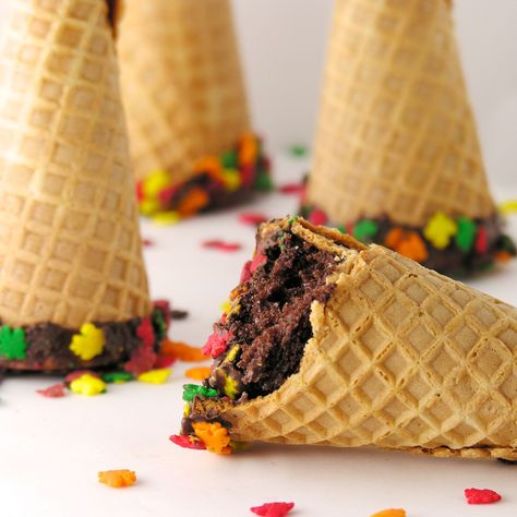 Teepee Cupcakes Kids Thanksgiving Treats, Thanksgiving Sweets, Thanksgiving Desserts Kids, Kids Food Crafts, Teepee Party, Tea Cakes Recipes, Camp Crafts, Thanksgiving Treats, Tasty Chocolate Cake