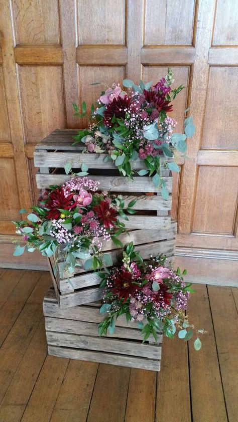 Deco Champetre, Rustic Wedding Decorations, Rustic Wedding Ceremony, Diy Birthday Decorations, Outdoor Wedding Decorations, Ideas Party, Wooden Crates, Wedding Cake Designs, Rustic Wedding Decor