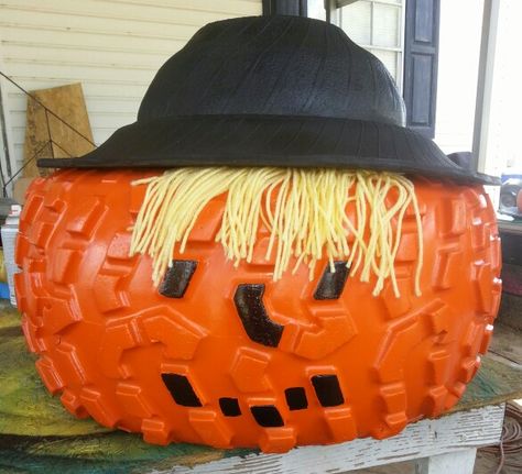 Tire pumpkin Pumpkin Made Out Of Tires, Fall Tire Decor, Small Tire Projects, Tire Crafts Diy, Halloween Tire Decorations, Tire Pumpkins, Car Tires Crafts Diy Ideas, Diy Tire Projects, Tire Diy