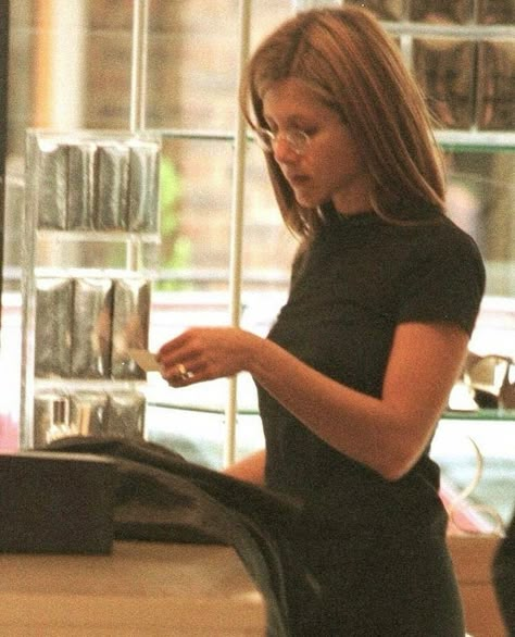 Jennifer Aniston 90s, Jeniffer Aniston, Rachel Green Style, Rachel Green Outfits, Jenifer Aniston, Jennifer Aniston Style, Jen Aniston, Models Off Duty Style, Green Outfits