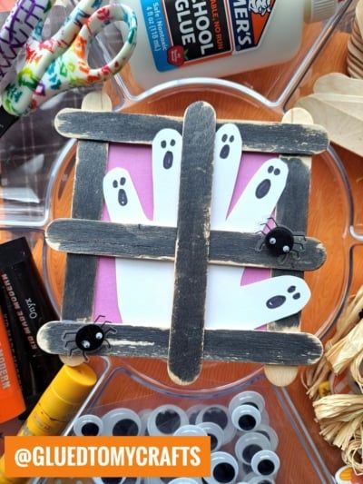 Popsicle Sticks Halloween Crafts, Keepsake Ideas, Preschool Crafts Fall, Halloween Crafts Preschool, Ghost Crafts, Window Crafts, October Crafts, Fall Arts And Crafts, Fun Halloween Crafts