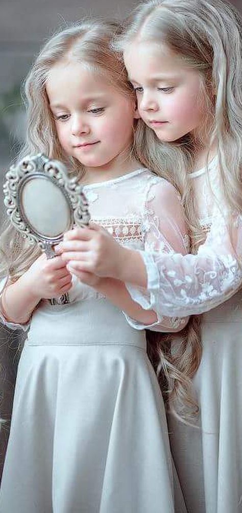 Princess Shot, Princess Photo Shoot, Sisters Photoshoot Poses, Vintage Children Photos, Dream Pictures, Sisters Photoshoot, Princess Photo, Sister Photos, Girl Haircuts