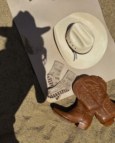 Cowgirl Boots In Sand, Cowgirl Asethic, Cowboy Hats Aesthetic, Cowboy Boots Beach, Cowgirl Boots Aesthetic, Cowgirl Coffee, Salon Photoshoot, Beach Cowgirl, Pilates Challenge