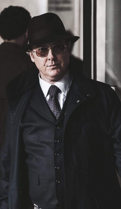 Raymond Reddington, King Of Spades, Black Suit Men, Family Stock Photo, Harvey Specter, James Spader, The Blacklist, Dark Photography, Black Suits