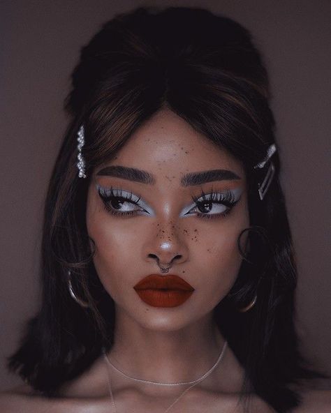 60s Black Women Makeup, Cher Disco Fashion, Black 60s Hair, 70s Black Women Makeup, 60s Makeup Black Women, 70s Makeup Black Women, Retro Makeup 70's, 70s Inspired Hairstyles, 70s Hair Black Women