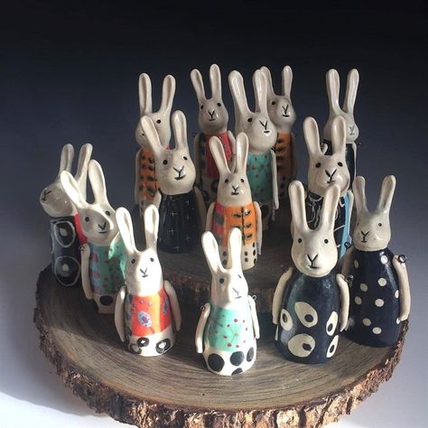 A whole colony of bunnies created by @apronwings! 🐰💕 . . . Use and for a chance to be featured. Guest host @gibranstudio . . * FOLLOW… Easter Pottery Ideas, Easter Pottery, Clay People, Pottery Animals, Ceramic Bunny, Kids Pottery, Pottery Handbuilding, Slab Pottery, Ceramic Figures