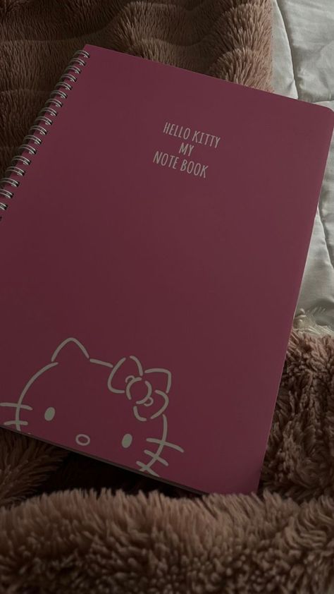 Pink School Supplies Aesthetic, Y2k School Supplies, Hello Kitty School Supplies, Hello Kitty School, Pretty School Supplies, Stationery Obsession, School Bag Essentials, Hello Kit, Cute Stationary