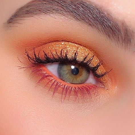 Red Eyeshadow Makeup, Makeup For Hooded Eyes, Eye Makeup For Hooded Eyes, Orange Eye Makeup, Maquillage On Fleek, Pretty Eye Makeup, Peach Makeup, Orange Makeup, Hooded Eye Makeup