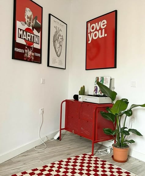 Red Aesthetic Apartment, Eclectic Minimalist Decor Bedroom, Red Apartment Aesthetic, Men House Decor Ideas, Edgy Home Decor Ideas, Red Aesthetic Bedroom, Red Apartment Decor, Room Ideas Color, Funky Bathroom Decor