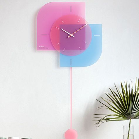 Interior Design Table, Tiffany Vitray, Acrylic Clock, Colorful Wall Clocks, Acrylic Furniture, Deco Studio, Gifts For The Home, Retro Wall Clock, Colored Acrylic