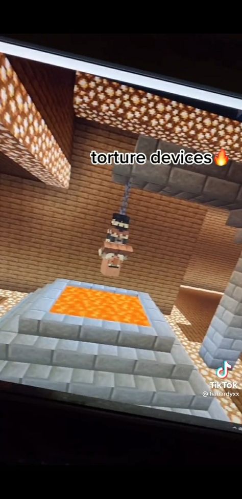 Evil Minecraft Builds, Minecraft Torture Room, Stuff To Do In Minecraft, Cool Minecraft Creations, Stuff To Build, Minecraft Tips, Minecraft Build Ideas, Minecraft Inspo, Cool Minecraft