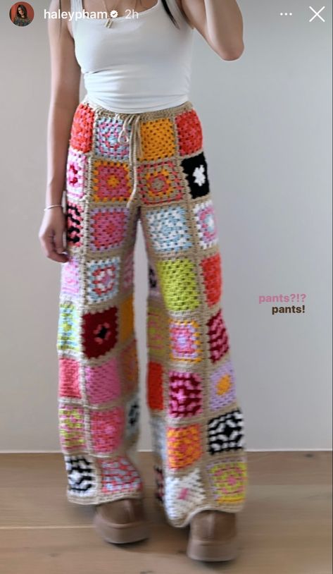 Granny Square Pants Pattern Free, Flower Bouquet Tutorial, Rose Granny Square, Granny Square Dress, Granny Square Tote, Square Dress, Tote Crochet, Crochet Bottoms, Crochet Pants