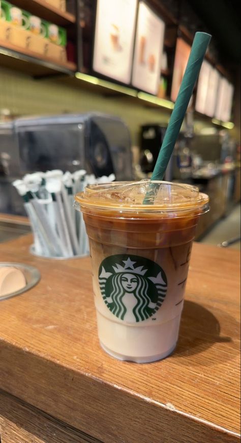 sugarfree icedcaramelmacchiato starbucks Banana Bread Starbucks, Starbucks Hot Drinks, Coffee Starbucks Drinks, Starbucks Caramel Drinks, Starbucks Snapchat, Starbucks Calories, Coffee Captions Instagram, Caramel Macchiato Starbucks, Sweet Coffee Drinks