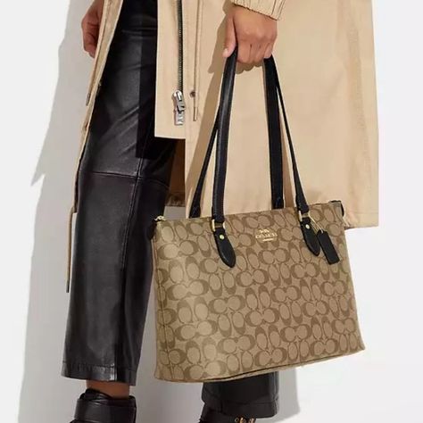 NWT Coach Gallery Tote Bag In Signature Canvas. Coach Gallery Tote, Branding Coach, Signature Canvas, Accessories Bags Purses, Leather Fabric, Smooth Leather, Zip Pockets, Cell Phone, Bag Accessories