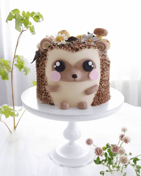 Hedgehog Birthday Cake, Cake Designs For Kids, Fox Cake, Hedgehog Cake, Animal Birthday Cakes, Hedgehog Birthday, Animal Cakes, Animal Cake, Birthday Cake Ideas