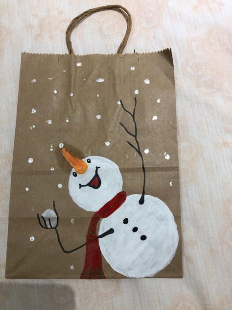 Christmas Paper Bags Ideas Kids Crafts, Decorated Gift Bags For Christmas, Decorate Paper Bags For Christmas, Painted Paper Bags, Painted Gift Bags Christmas, Painted Christmas Gift Bags, Paper Bag Christmas Gift Bags, Christmas Bag Decorating Ideas, Christmas Bags Diy