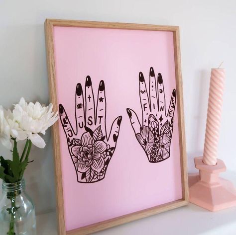 Art For Beauty Salon, Tattoo Shop Aesthetic Pink, Tattoo Studio Aesthetic Pink, Tattoo Room Studio, Tattoo Studio Decoration Ideas, Nail Studio Ideas Home, Tattoo Studio Ideas, Tattoo Studio Decoration, Beauty Studio Interior